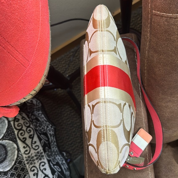 NWOT COACH medium sized handbag. Zip closure, multicolor tag & beautiful color. - Picture 12 of 16